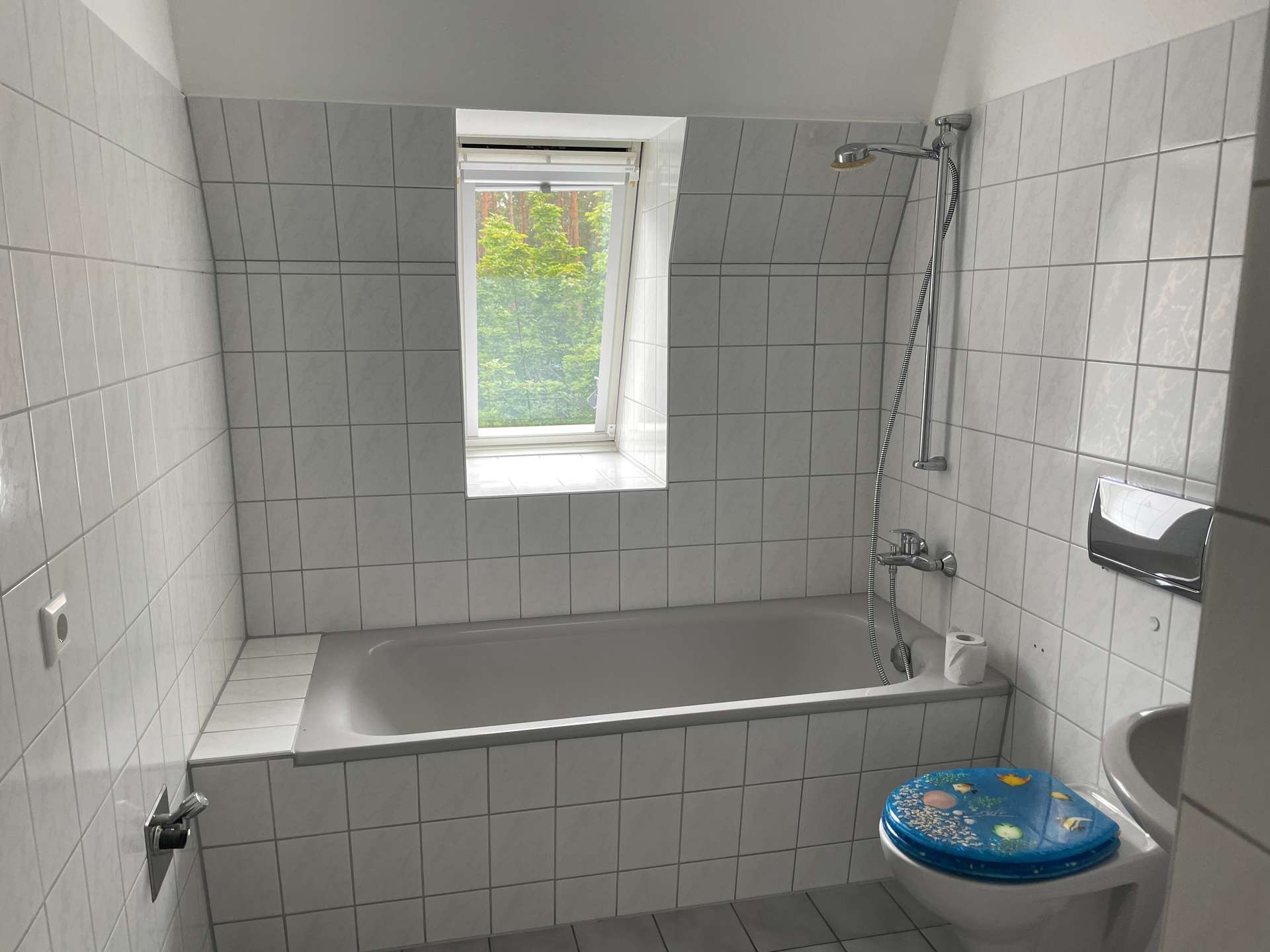 Wannenbad mit Fenster